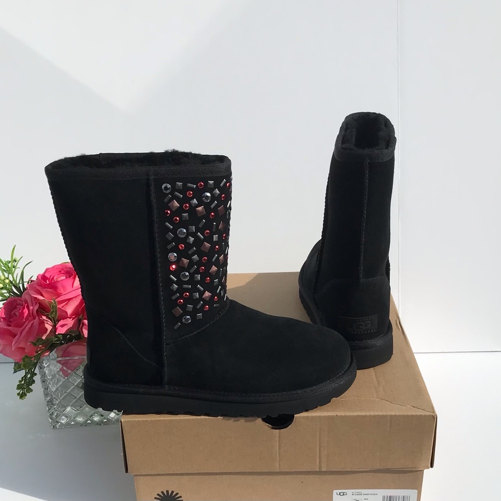 UGG Classic Short Stud II